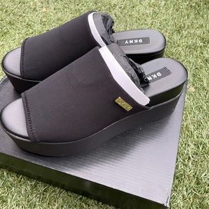 *Multiple Sizes *DKNY Carli-Slide Sandals